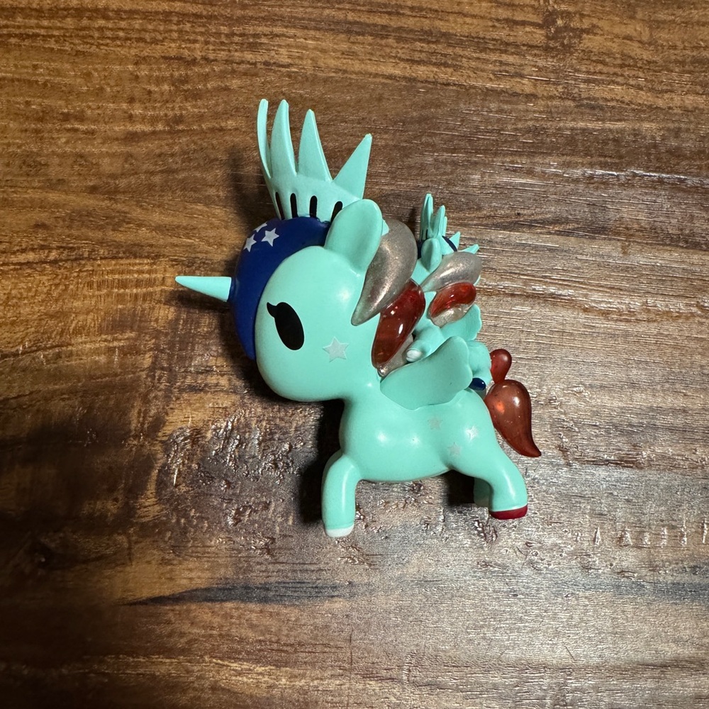 Tokidoki Unicorno Bambino Series 2 Liberty & Freedom Vinyl Figure - Picture 3 of 3
